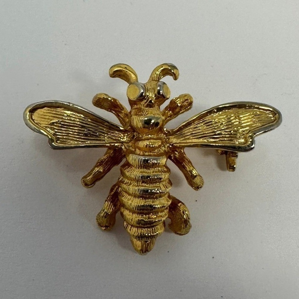 Vintage Gold Tone Bumble Bee Brooch Pin Textured Insect Jewelry A2